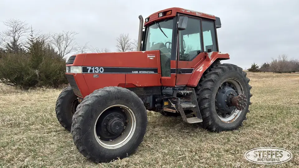 1989 Case IH 7130 MFWD Tractor