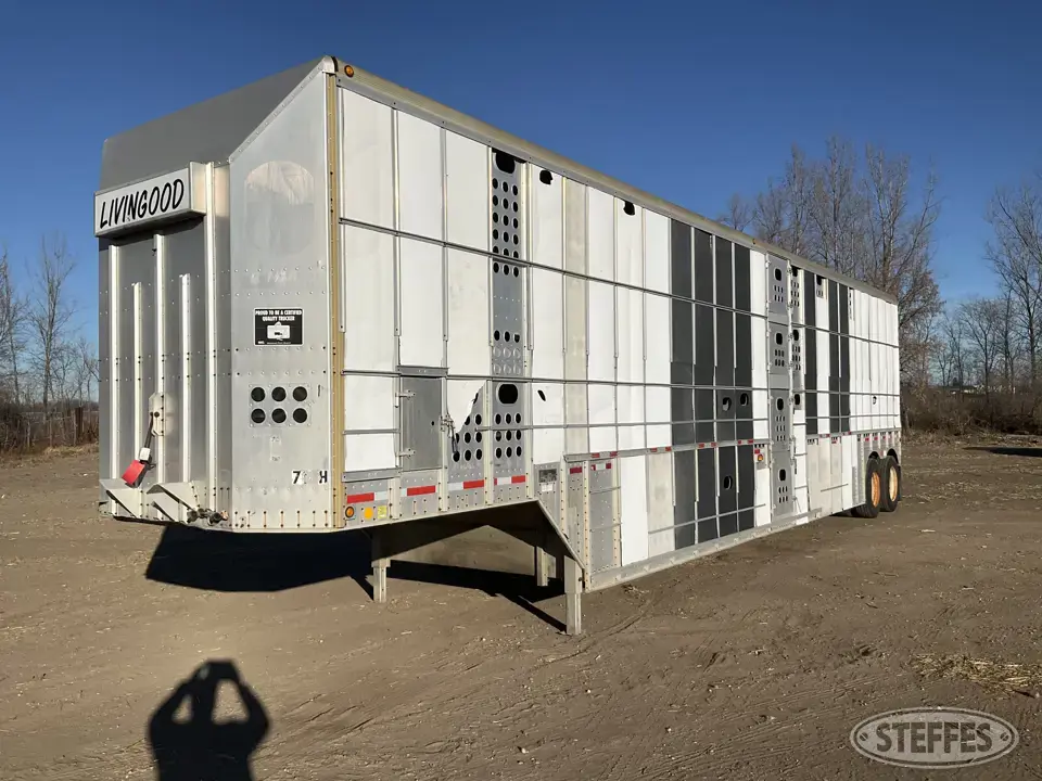 1995 Merritt Semi Livestock Trailer