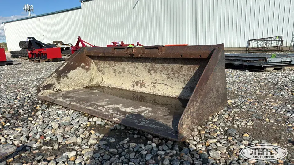 Skid steer bucket