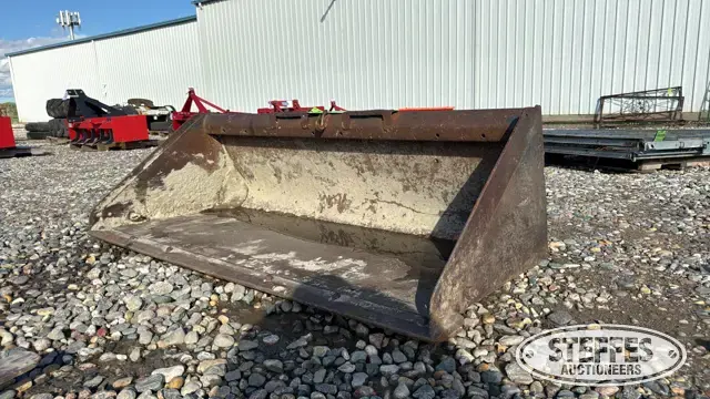 Skid steer bucket