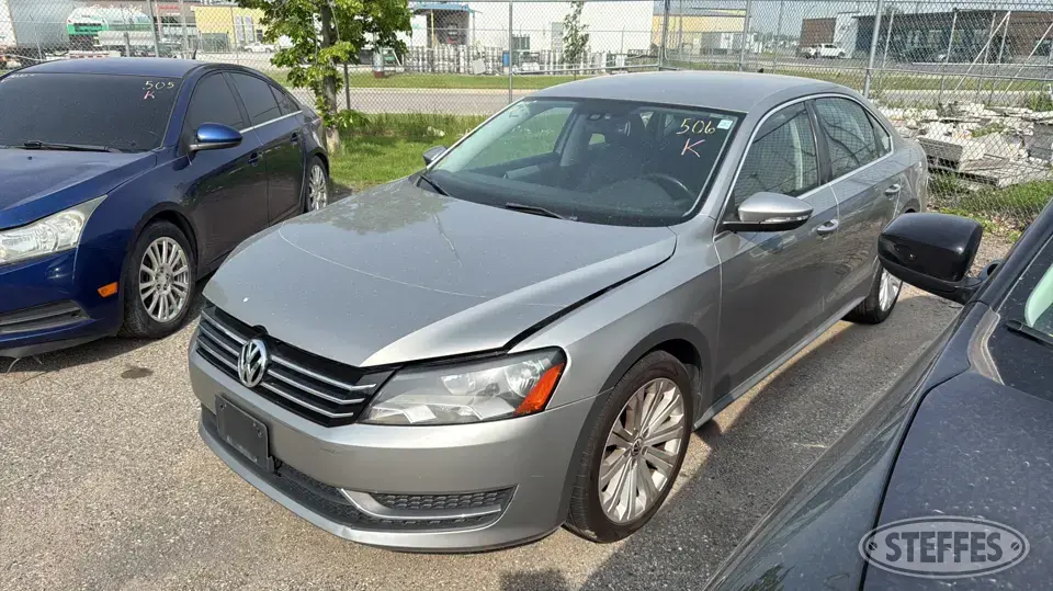 2012 Volkswagen Passat SE Car
