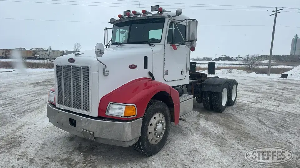 1998 Peterbilt 385 Conventional Truck without Sleeper