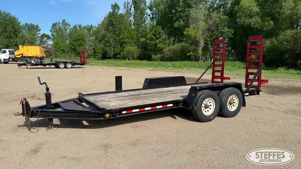 1998 Towmaster QT-12DD Flatbed Trailer
