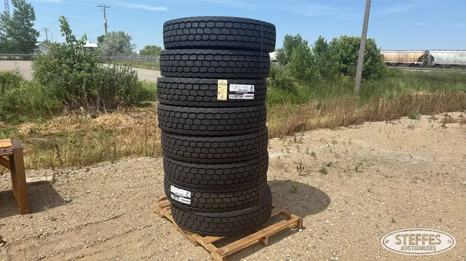 (8) Headway HLD811 11R22.5 tires Truck Tire