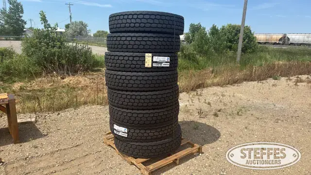 (8) Headway HLD811 11R22.5 truck tires