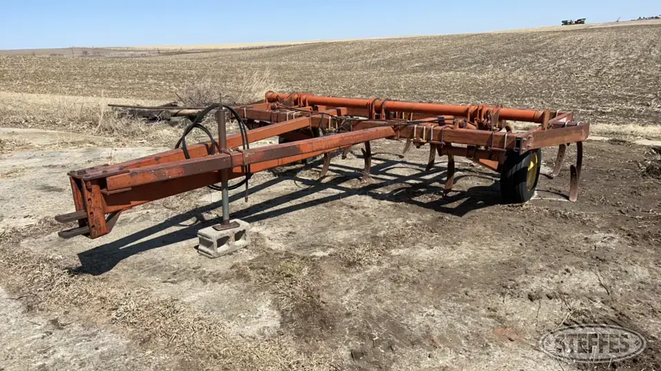 Kewanee 550 Chisel Plow