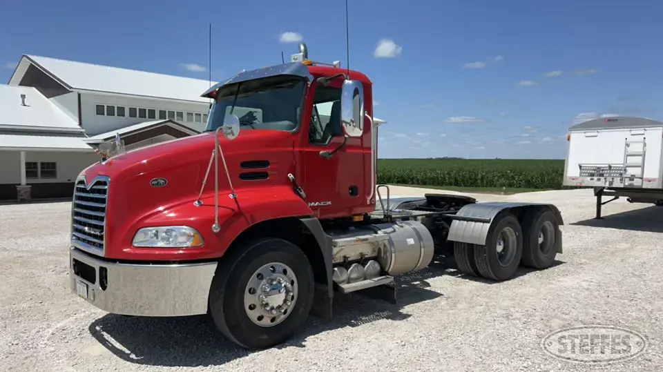 2010 Mack CXU613 Conventional Truck without Sleeper