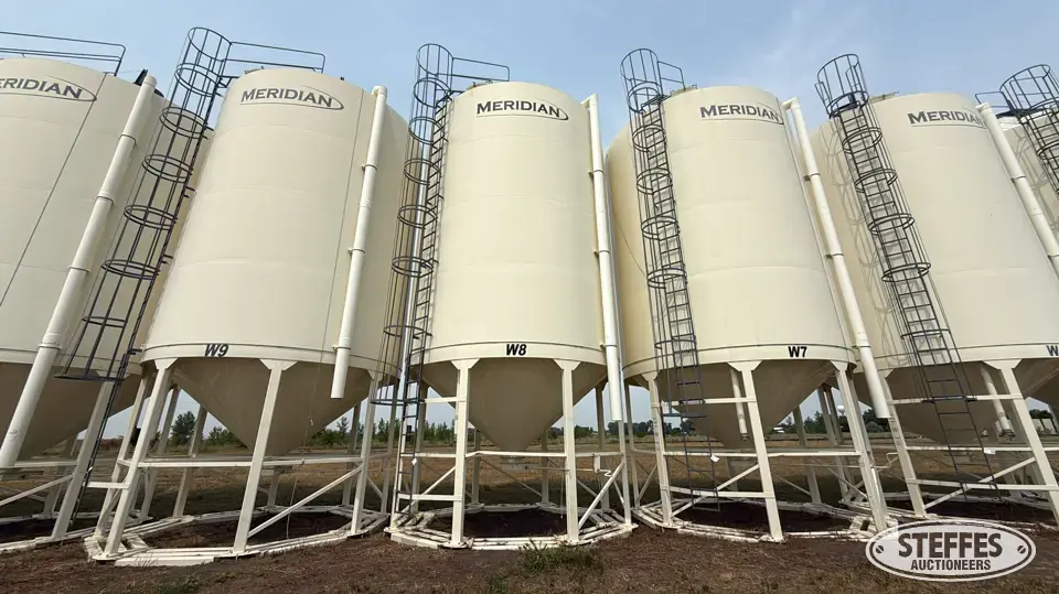 2014 Meridian M1620-FRAC Hopper Bin