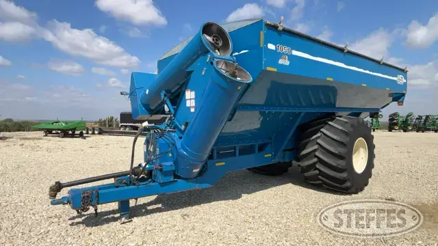 2005 Kinze 1050