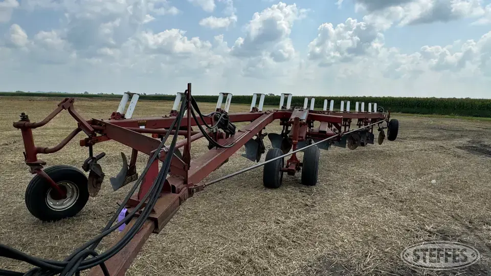 International 800 Plow