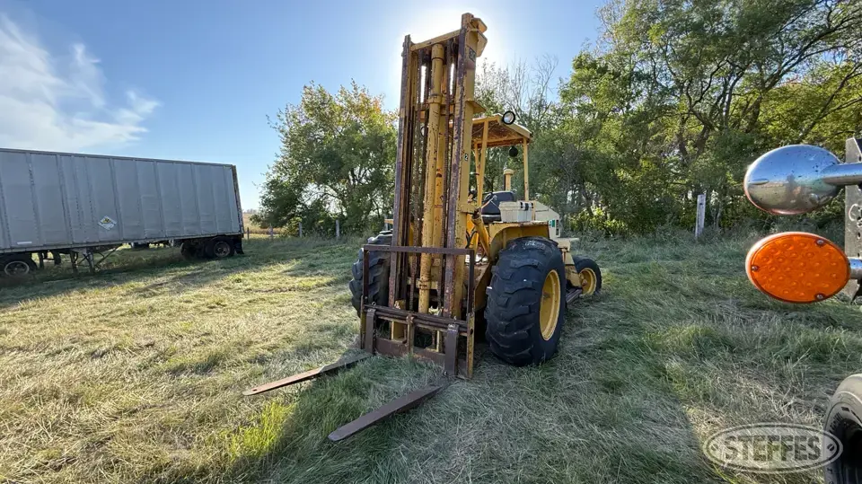 Allis-Chalmers 700-D Rough Terrain Forklift