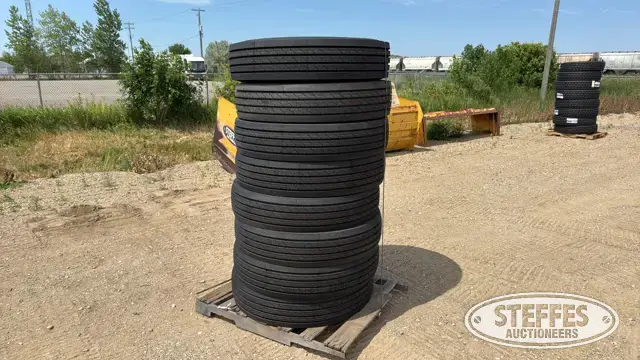 (8) Headway HLS915 11R22.5 truck tires