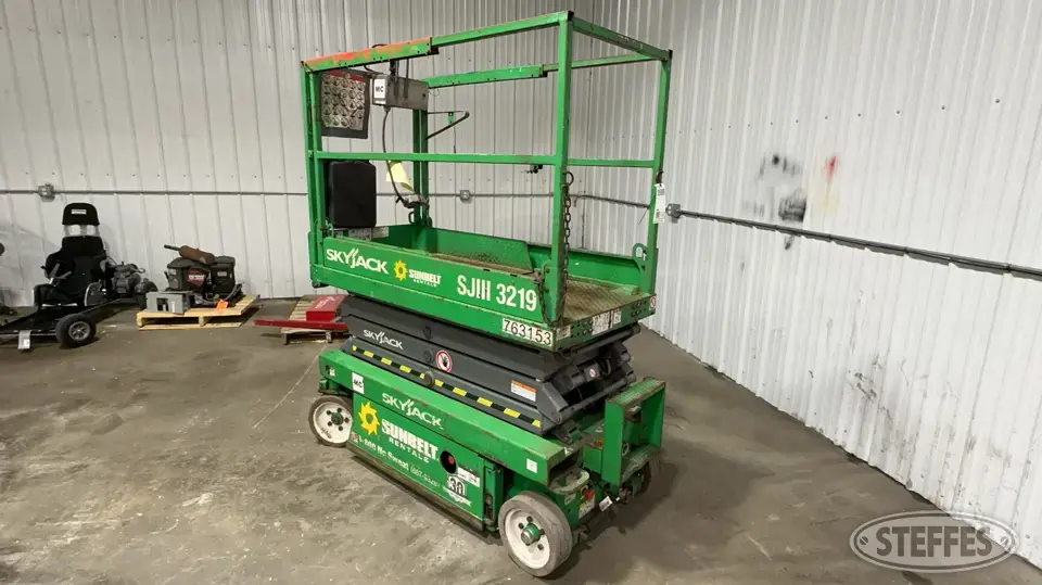 2015 Skyjack SJIII 3219 Scissor Lift