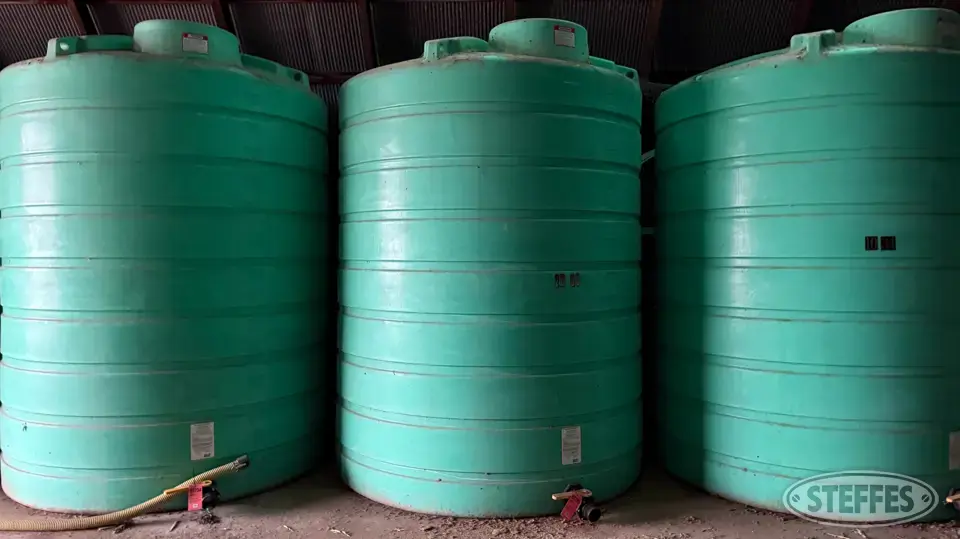 Enduraplas 3,000 gal. poly tank