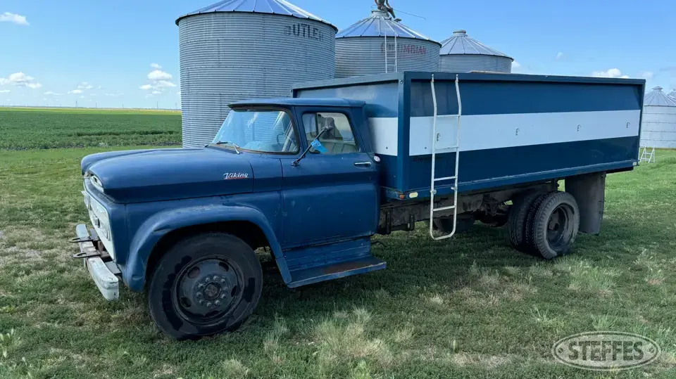 1961 Chevrolet C60 Tandem Boxed Truck