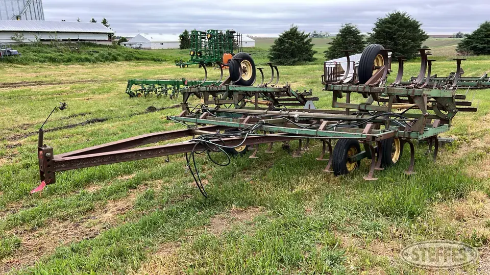 John Deere 1010 Field Cultivator