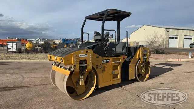 2015 CAT CB44B