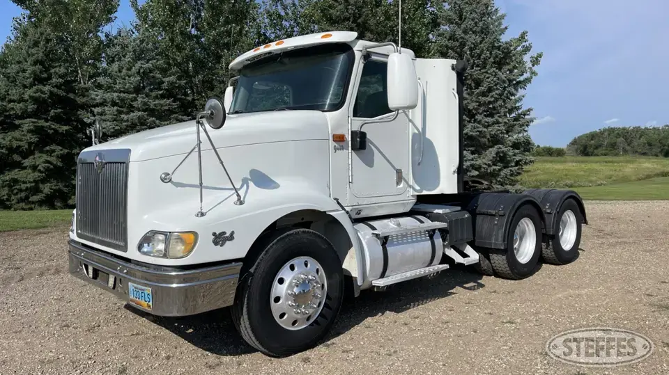 2005 International 9400i Conventional Truck without Sleeper