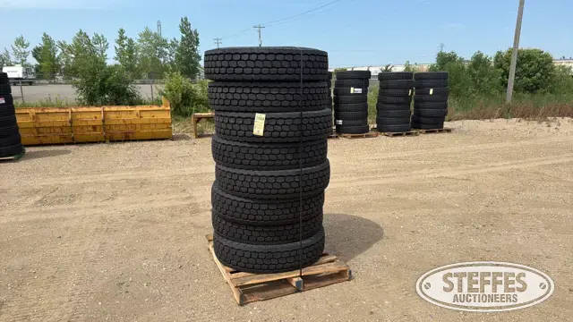 (8) Headway HLD811 11R22.5 truck tires