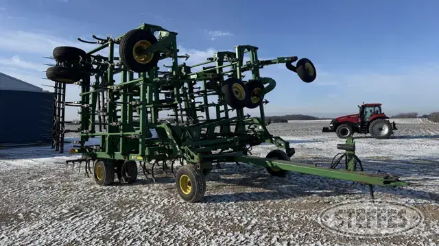 John Deere 2210