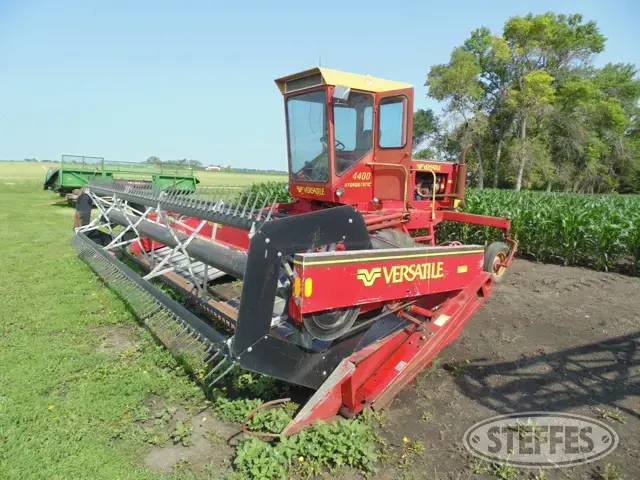 1980 Versatile 4400