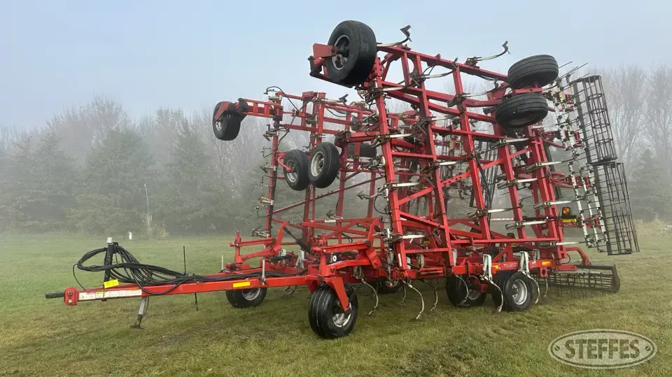 2004 Wil-Rich QX2 Field Cultivator