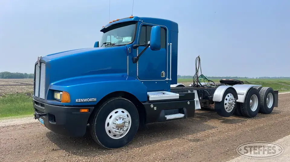 2005 Kenworth T600 Conventional Truck without Sleeper