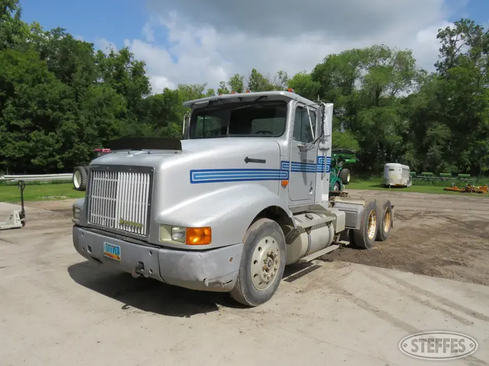 1992 International 9400 Conventional Truck without Sleeper