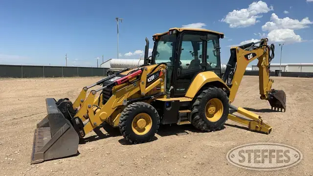 2015 CAT 420F2 IT