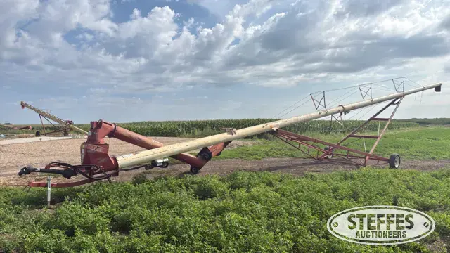 Feterl swing hopper auger
