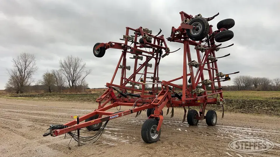 2011 Wil-Rich 5800 Chisel Plow