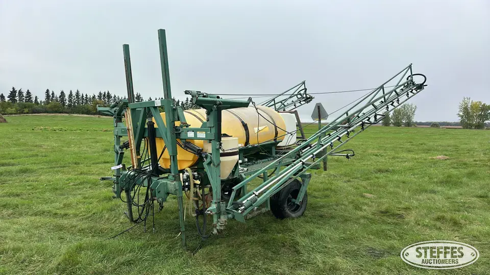1997 Summers Pull-Type Sprayer