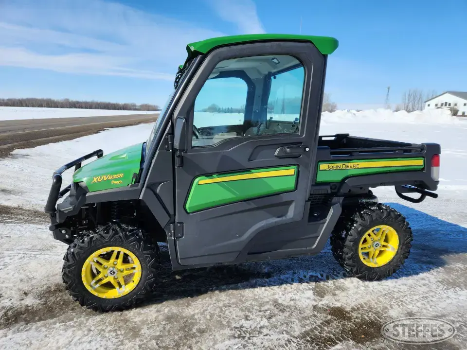 2019 John Deere 835R UTV