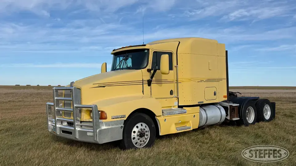 1997 Kenworth T600 Conventional Truck with Sleeper
