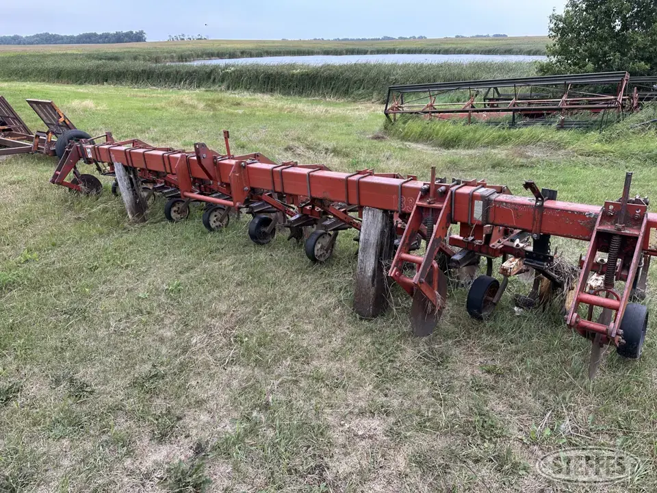 International 183 Row Crop Cultivator