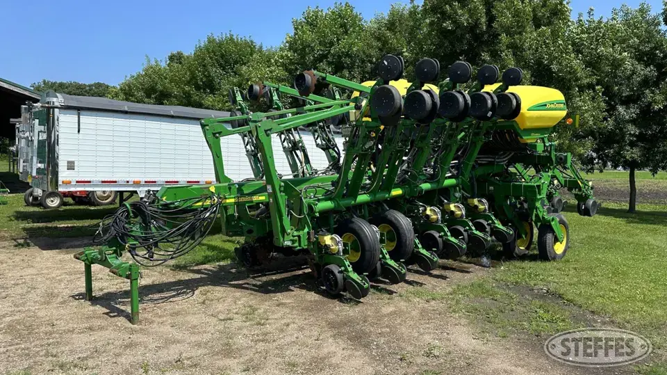 2003 John Deere 1790 12 or More Row Planter