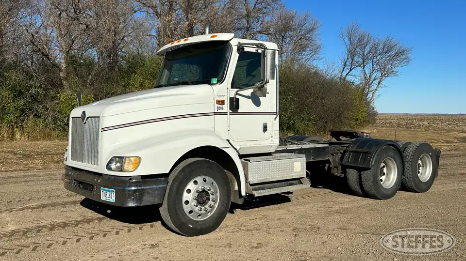 2006 International 9200i Conventional Truck without Sleeper