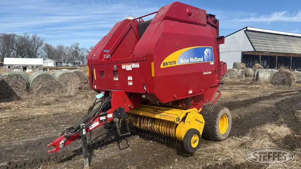 2014 New Holland BR7070 Round Baler