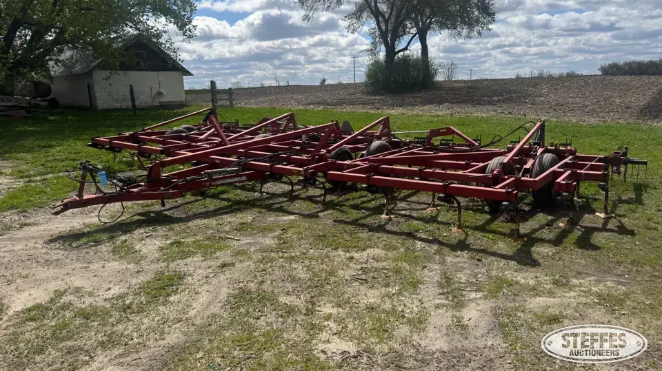 Case IH 4300 Field Cultivator