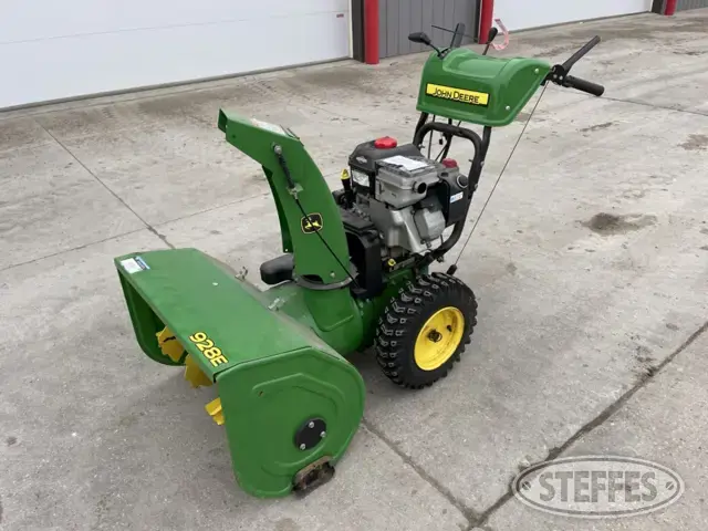 John Deere 928E
