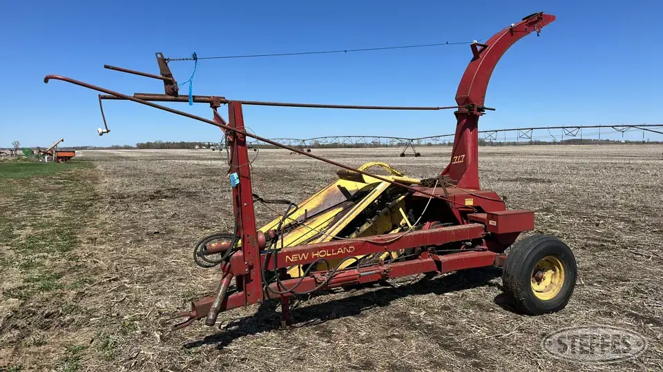 New Holland 717 Pull-Type Harvester