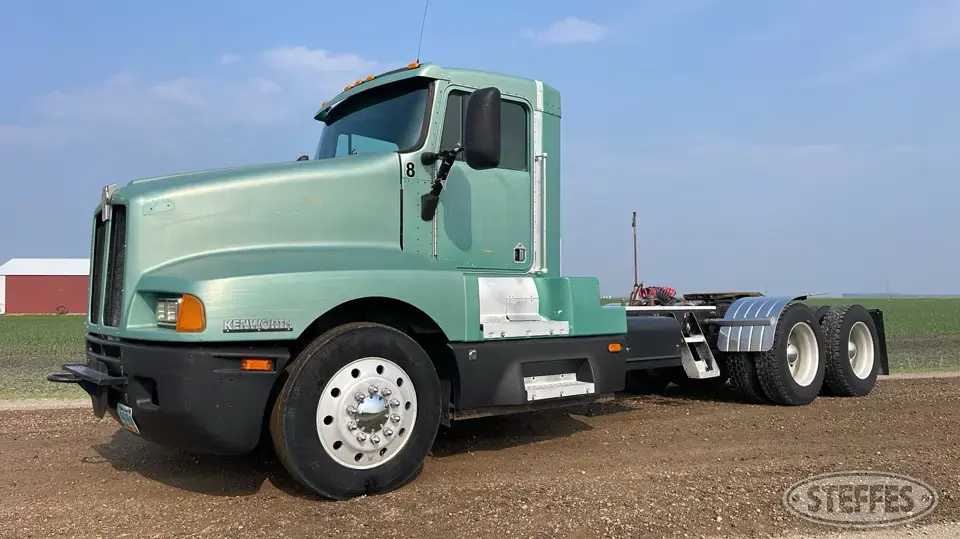 1994 Kenworth T600 Conventional Truck without Sleeper