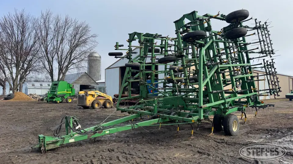 John Deere 985 Field Cultivator