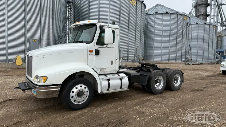 2004 International 9200i Conventional Truck without Sleeper