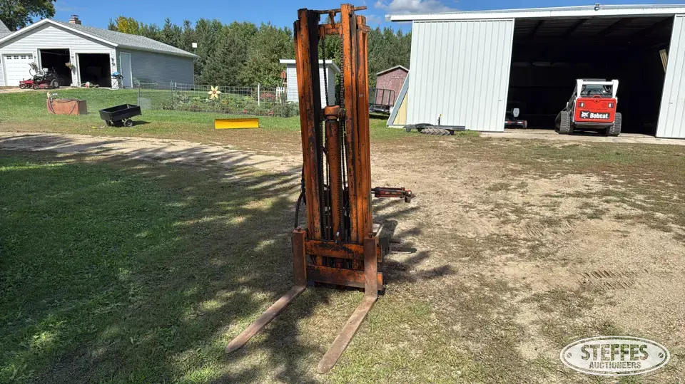 Yale 3 pt. forklift Construction Part