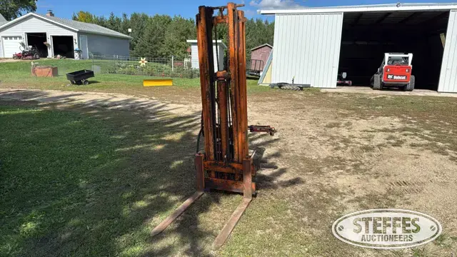 Yale 3 pt. forklift