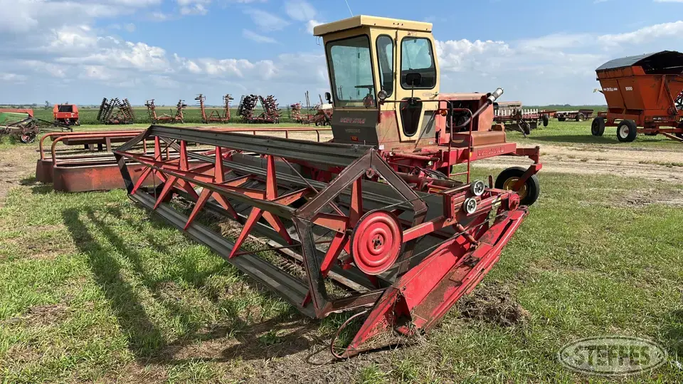 Versatile 400 Self-Propelled Swather