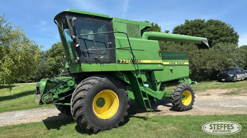 1986 John Deere 7720 Titan II Combine