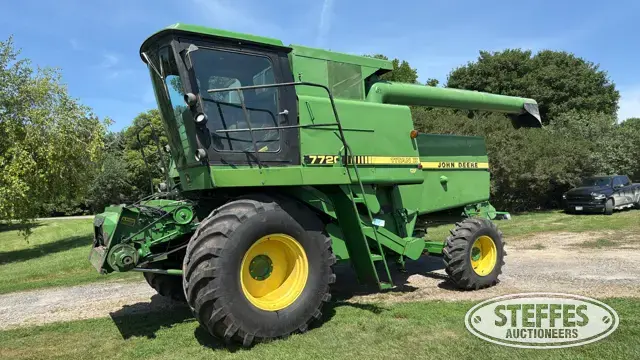 1986 John Deere 7720 Titan II