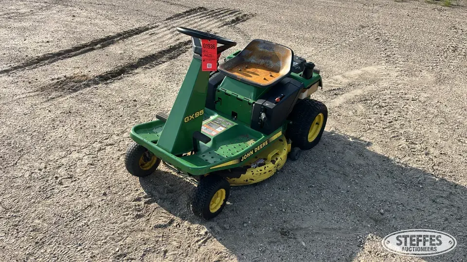 1994 John Deere GX95 Lawn Tractor